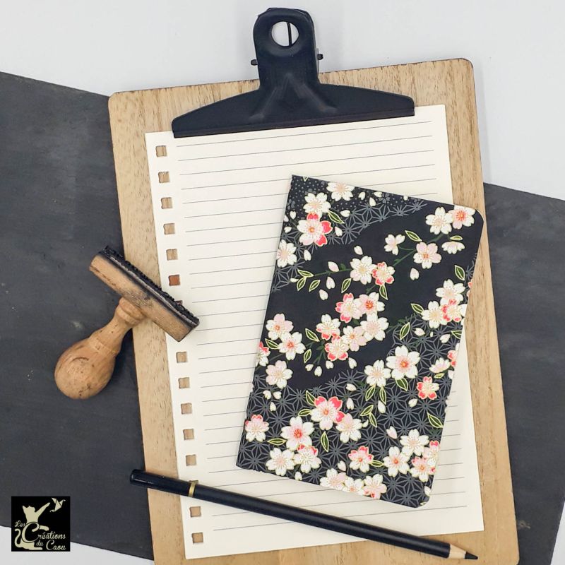 Carnet A6 - Sakura sur fond noir