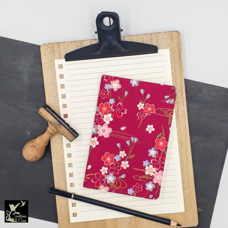 Carnet A6 - Fleurs sur fond fuchsia