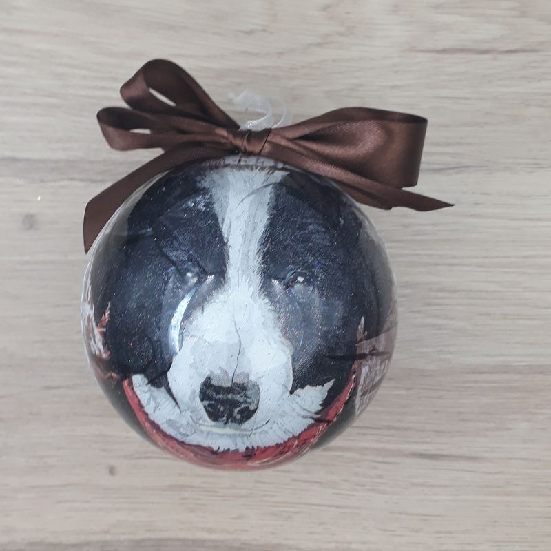 Grande boule décorée à la main. Motif : chien, berger australien