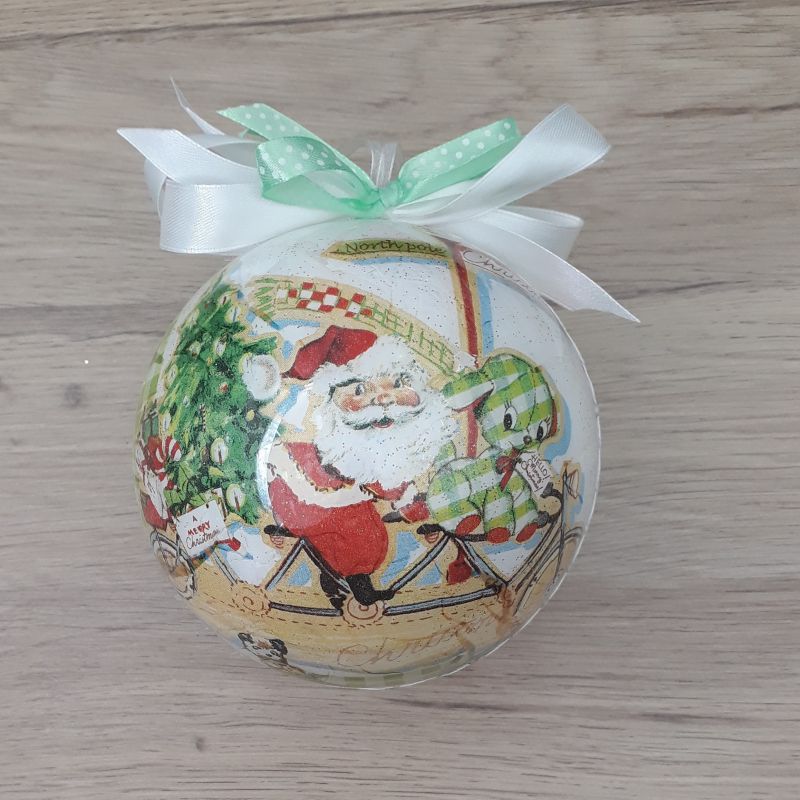 Grande boule décorée à la main. Motif : père noel tandem