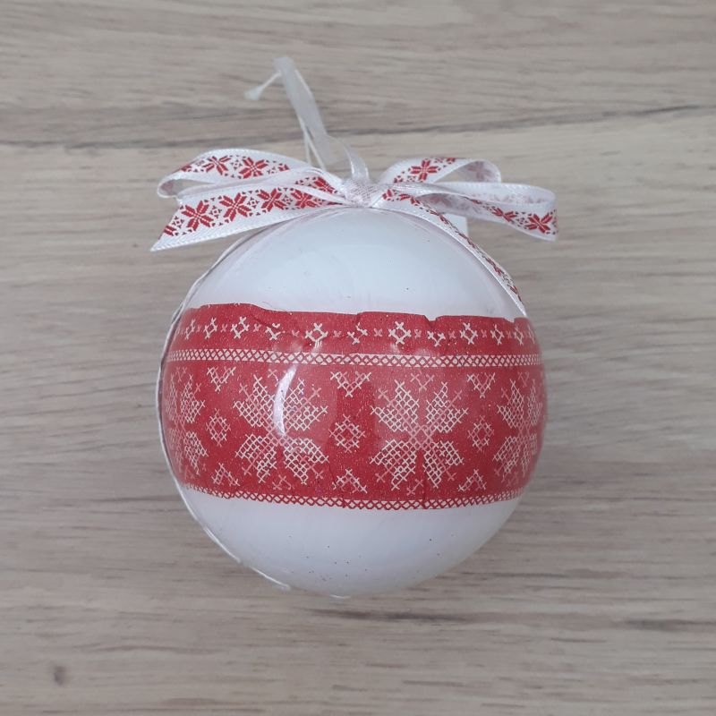 Petite boule décorée à la main. Motif : flocon rouge, blanc, scandinavie